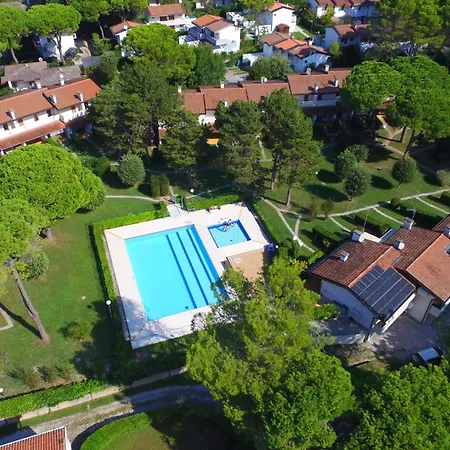 ヴィラ Villaggio Club Dei Pini ビビオーネ