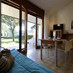 Villaggio Club Dei Pini 비비오네