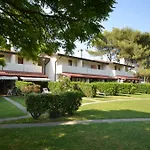Villaggio Club Dei Pini 빌라 *